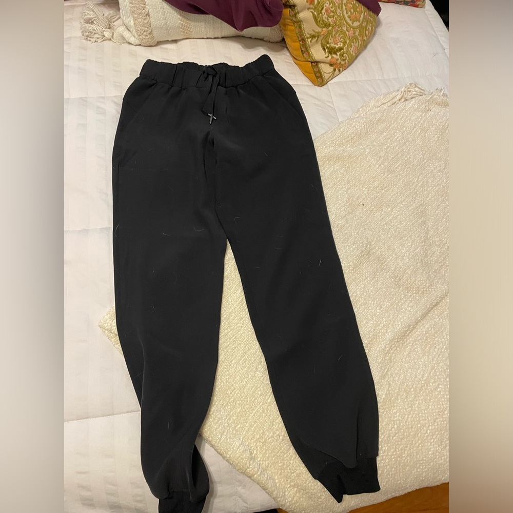 Lululemon women’s joggers